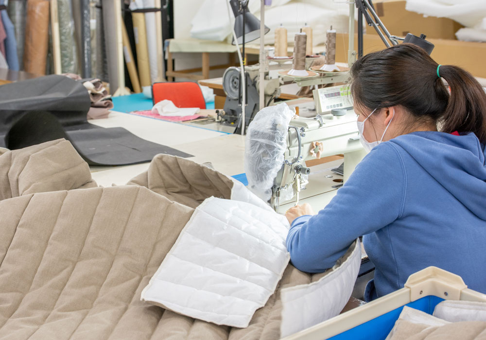 つみきソファの製造工程 生地の縫製 ローソファ専門店HAREM